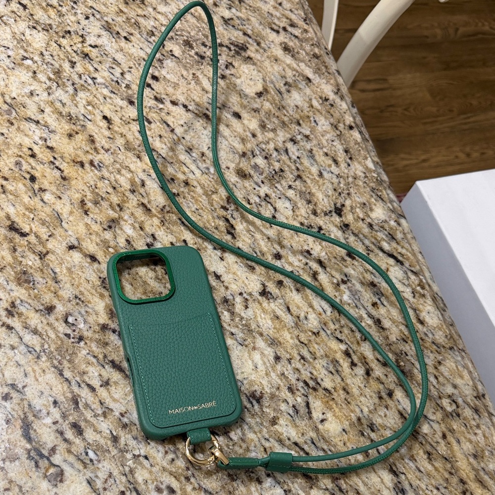 MAISON de Sabre The Wristlet green leather Phone Case with Strap